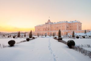 Константиновский дворец в Стрельне — проект Петра I, который не могли достроить почти 100 лет. Здесь была школа-колония, наблюдательный пункт немцев — а в наши дни находится президентская резиденция 🏰