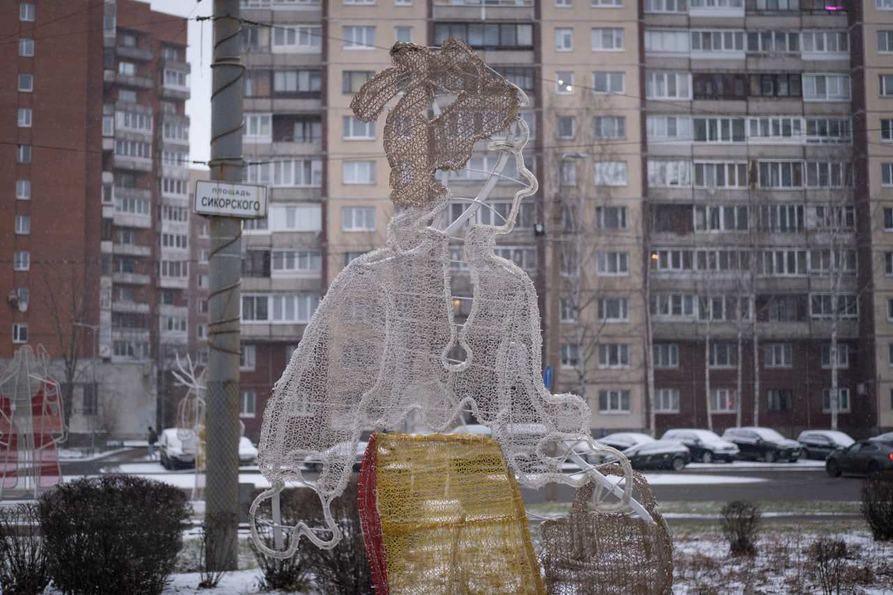 Площадь Сикорского. Фото: «Бумага»